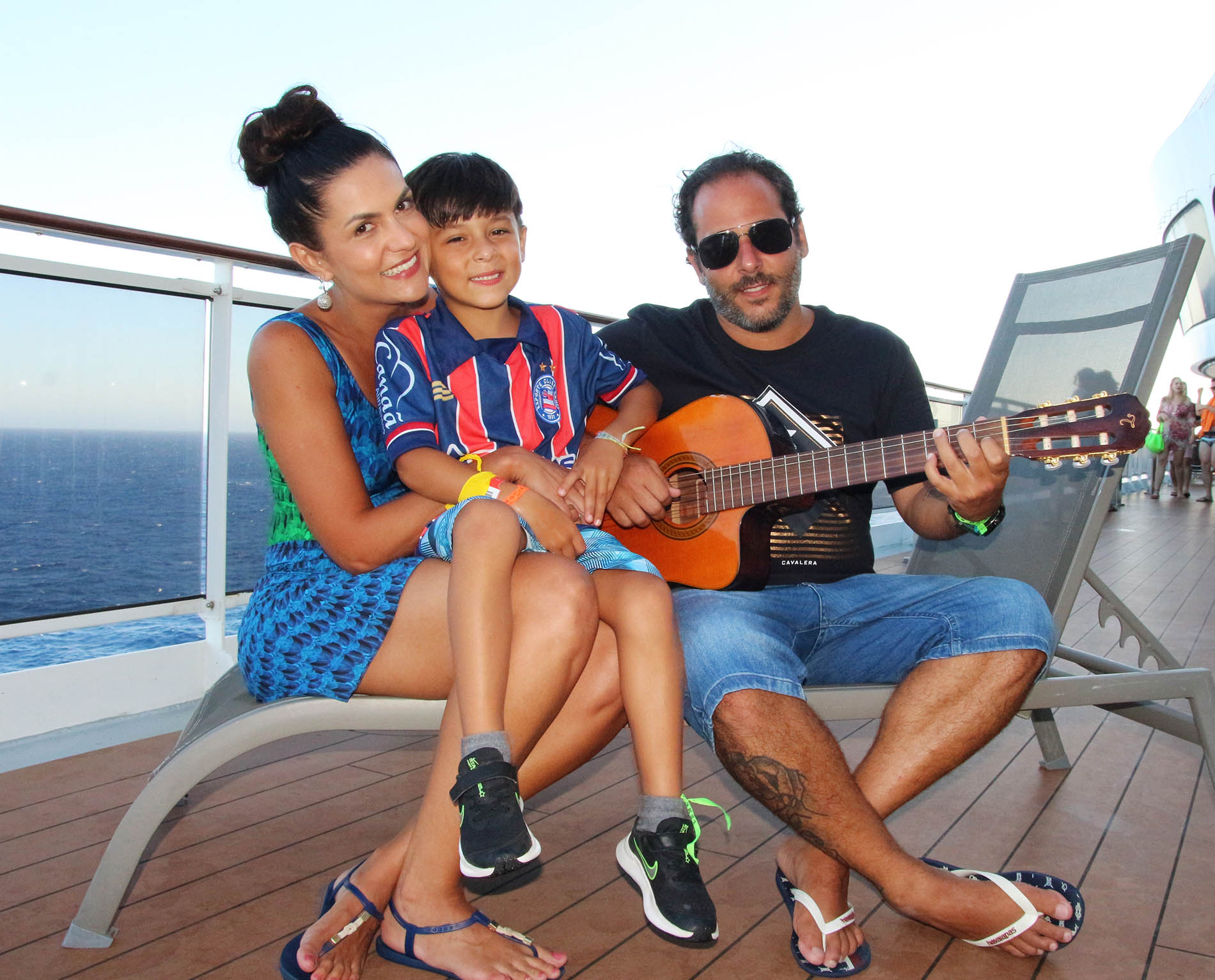  Paula Barbosa se reconecta com família em alto-mar