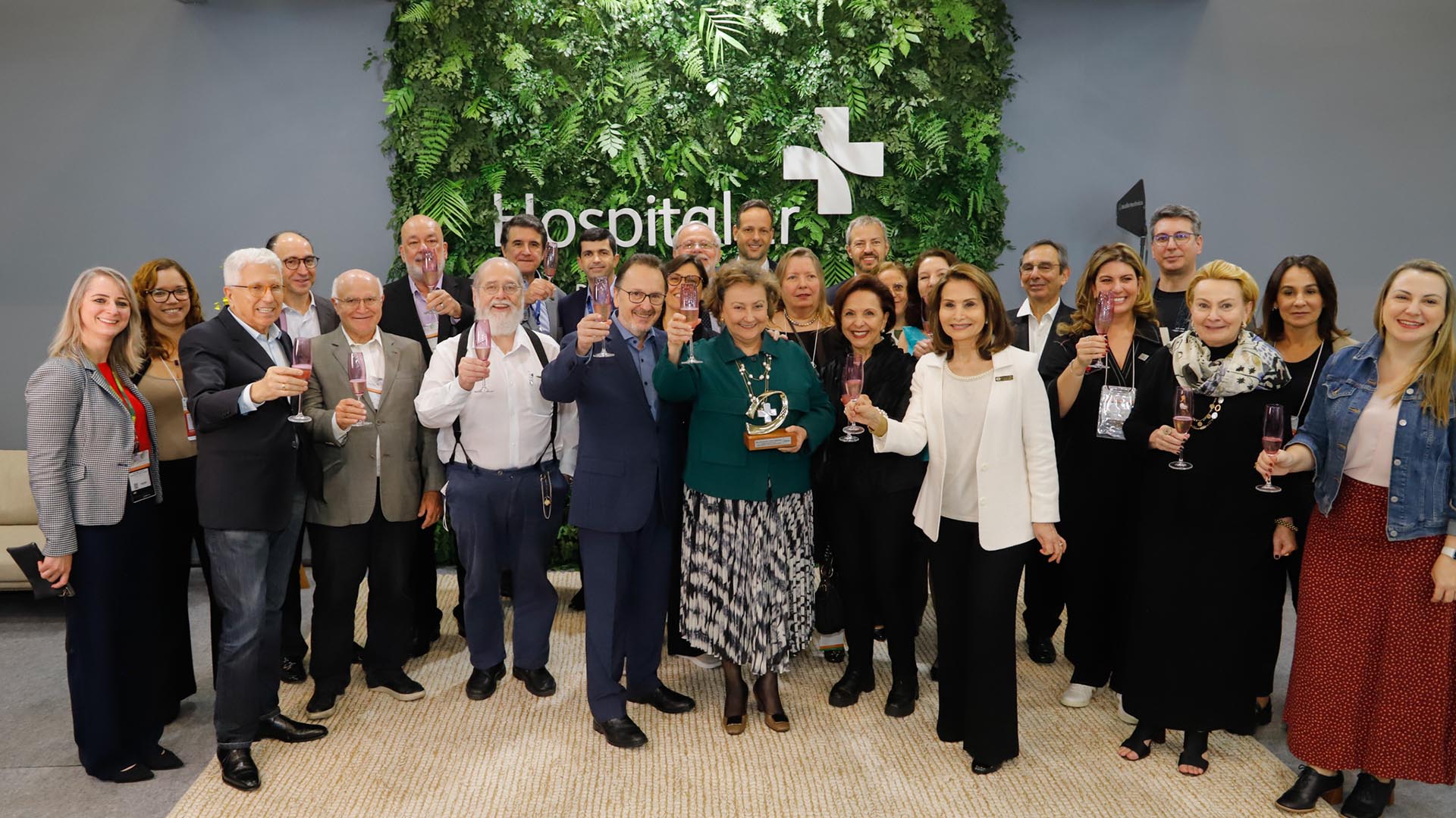 Margareth Dalcolmo recebe o Prêmio Personalidade do Ano- Hospitalar