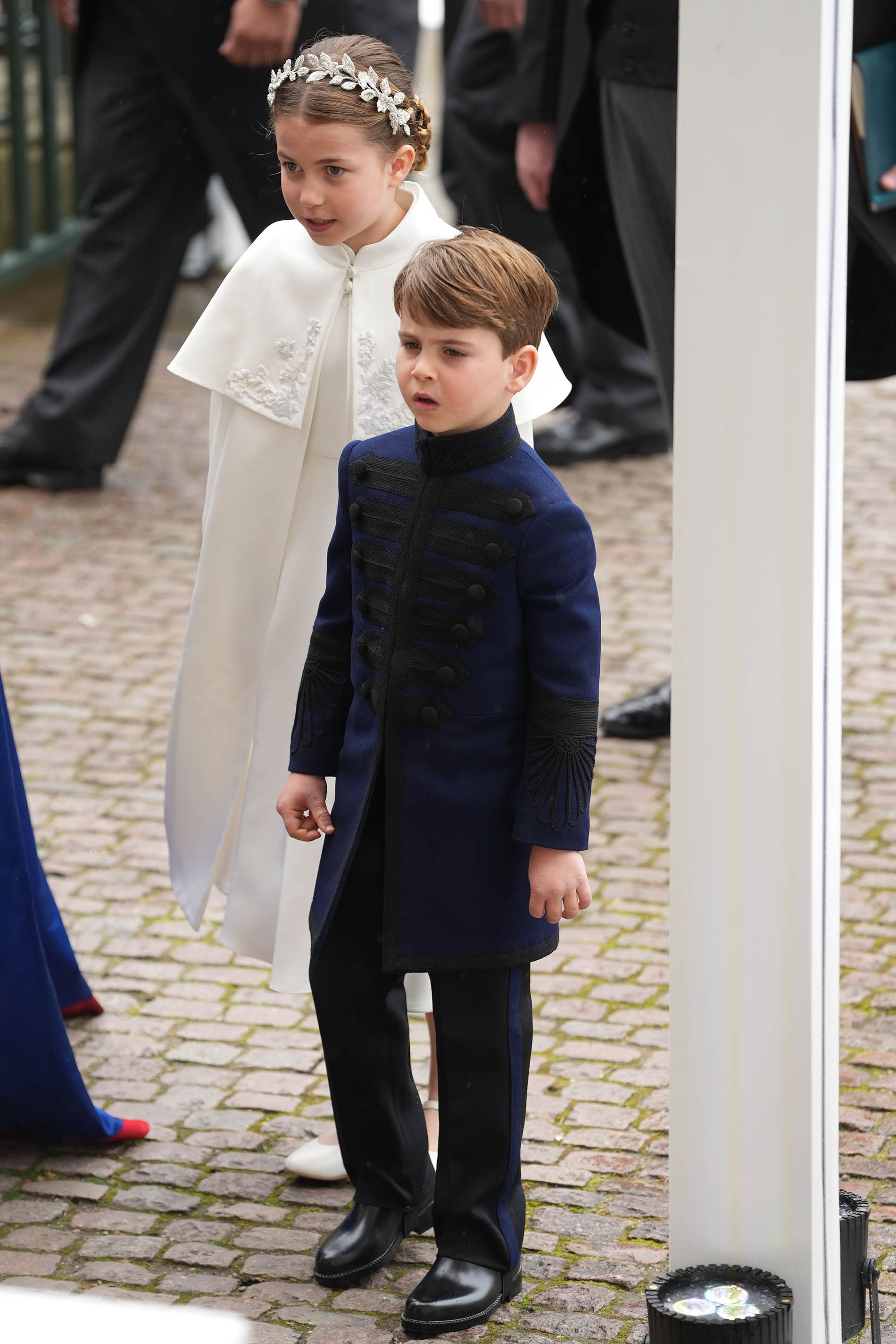 Príncipe Louis na coroação do avô, o Rei Charles III