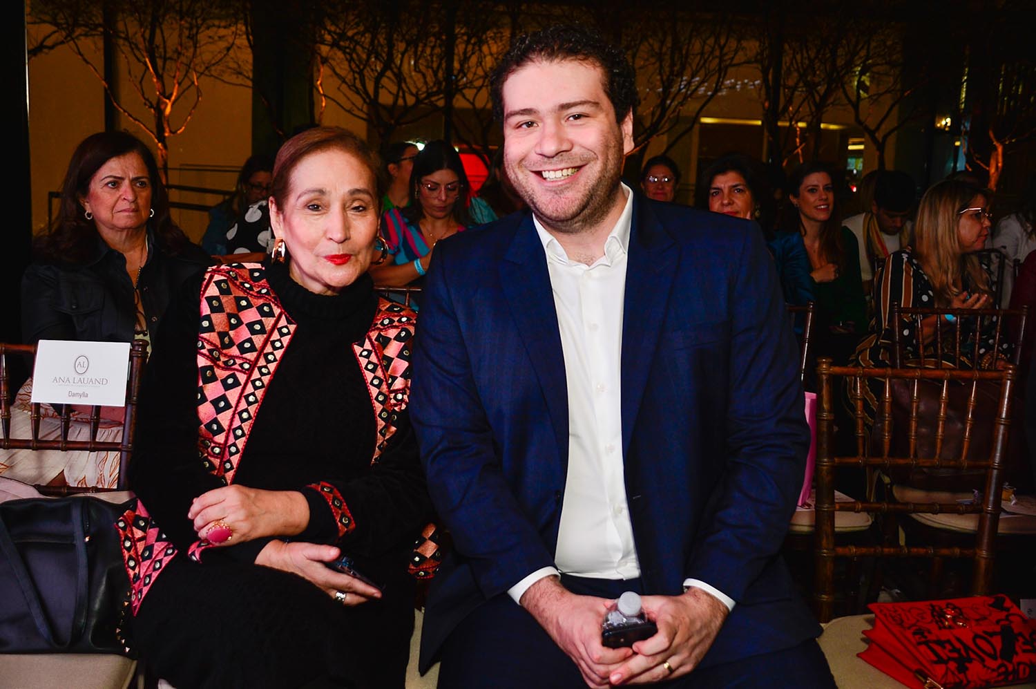 Sonia Abrão faz rara aparição em público com o filho, Jorge Abrão