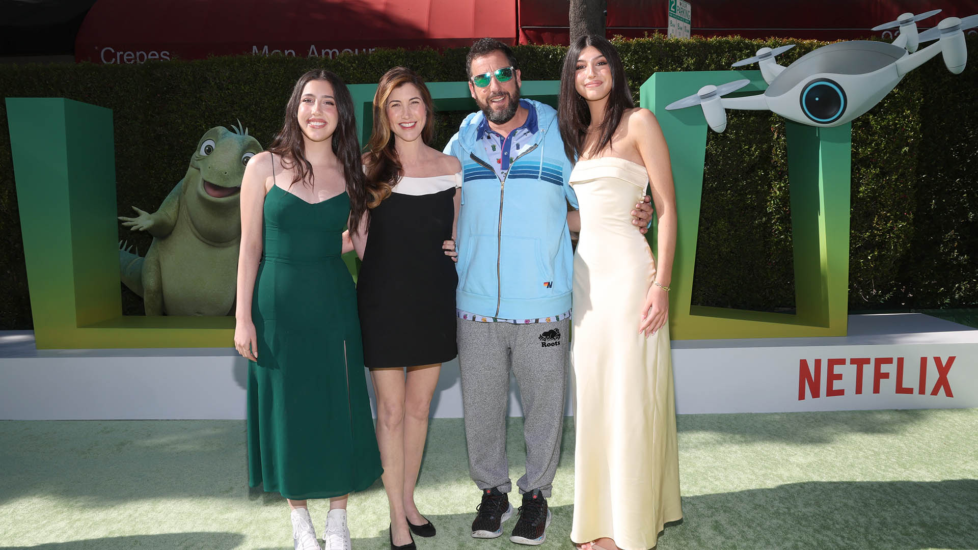 Adam Sandler com as filhas e a esposa
