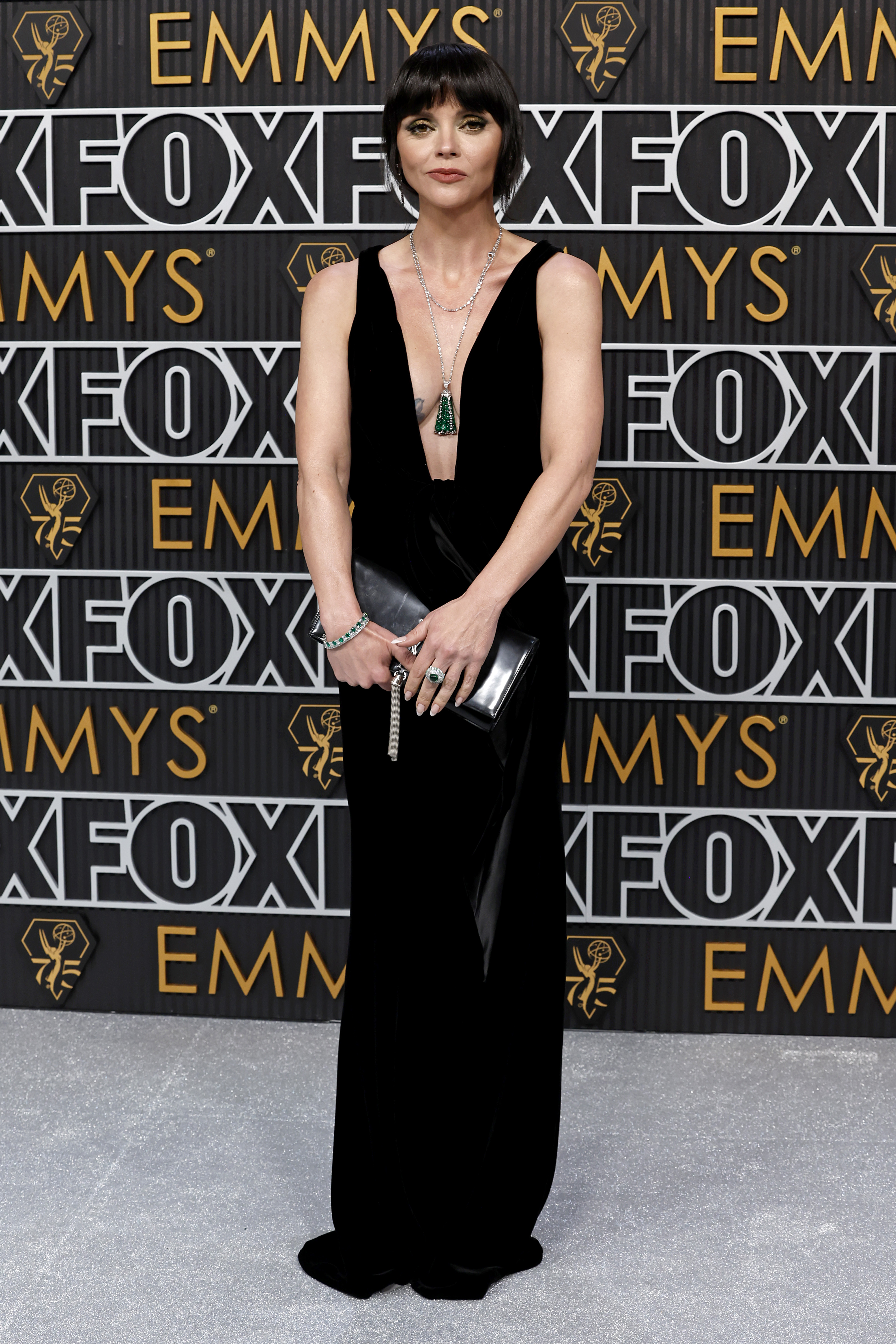 Christina Ricci no tapete vermelho do Emmy 2023