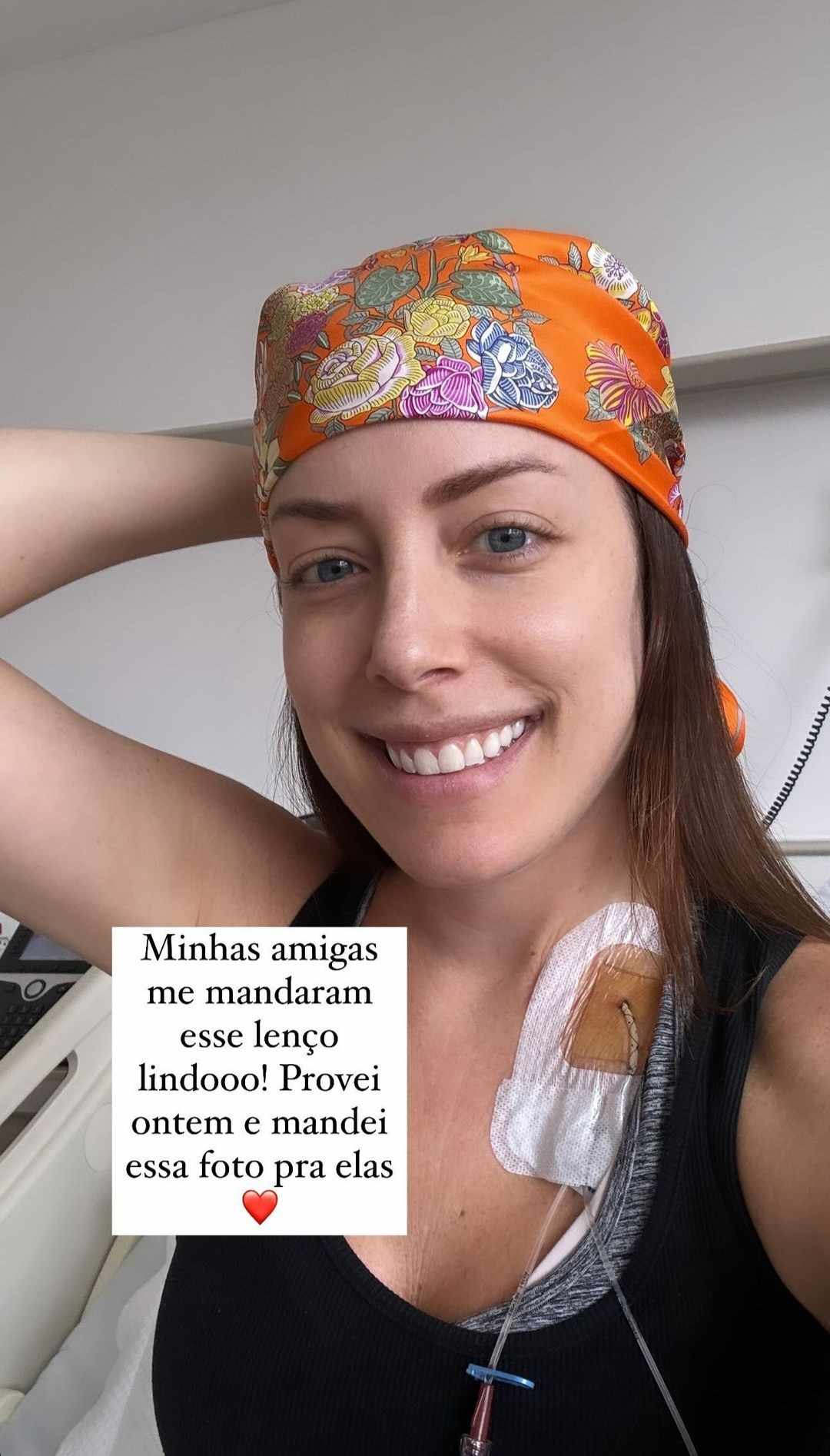 Em tratamento contra leucemia, Fabiana Justus mostra queda de cabelo