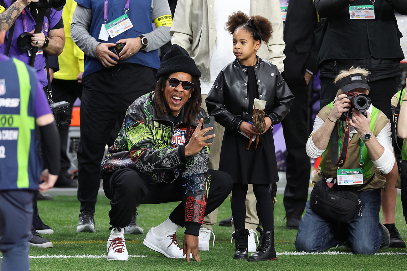 Filhas de Beyoncé fazem rara aparição com o pai em evento esportivo