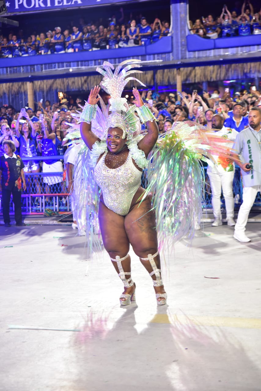 Jojo Todynho se joga em noitada de samba em estréia no Carnaval