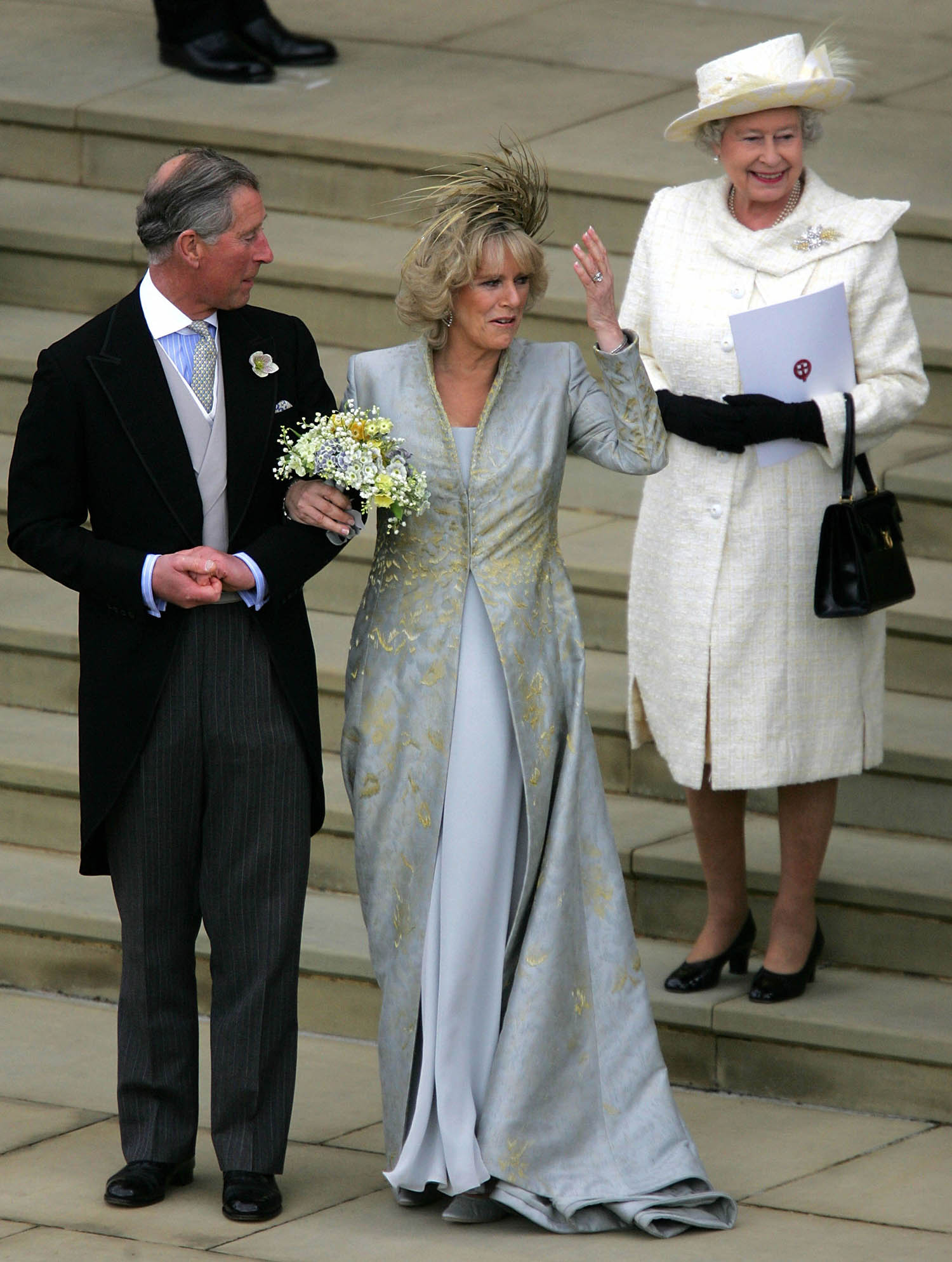 Rei Charles II, Rainha Camilla e Rainha Elizabeth II no casamento religioso em 2005 - Foto: Getty Images 