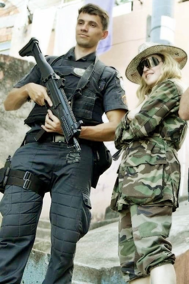 Policial militar relembra foto com Madonna que mudou sua vida: ‘Não sabia que era ela’