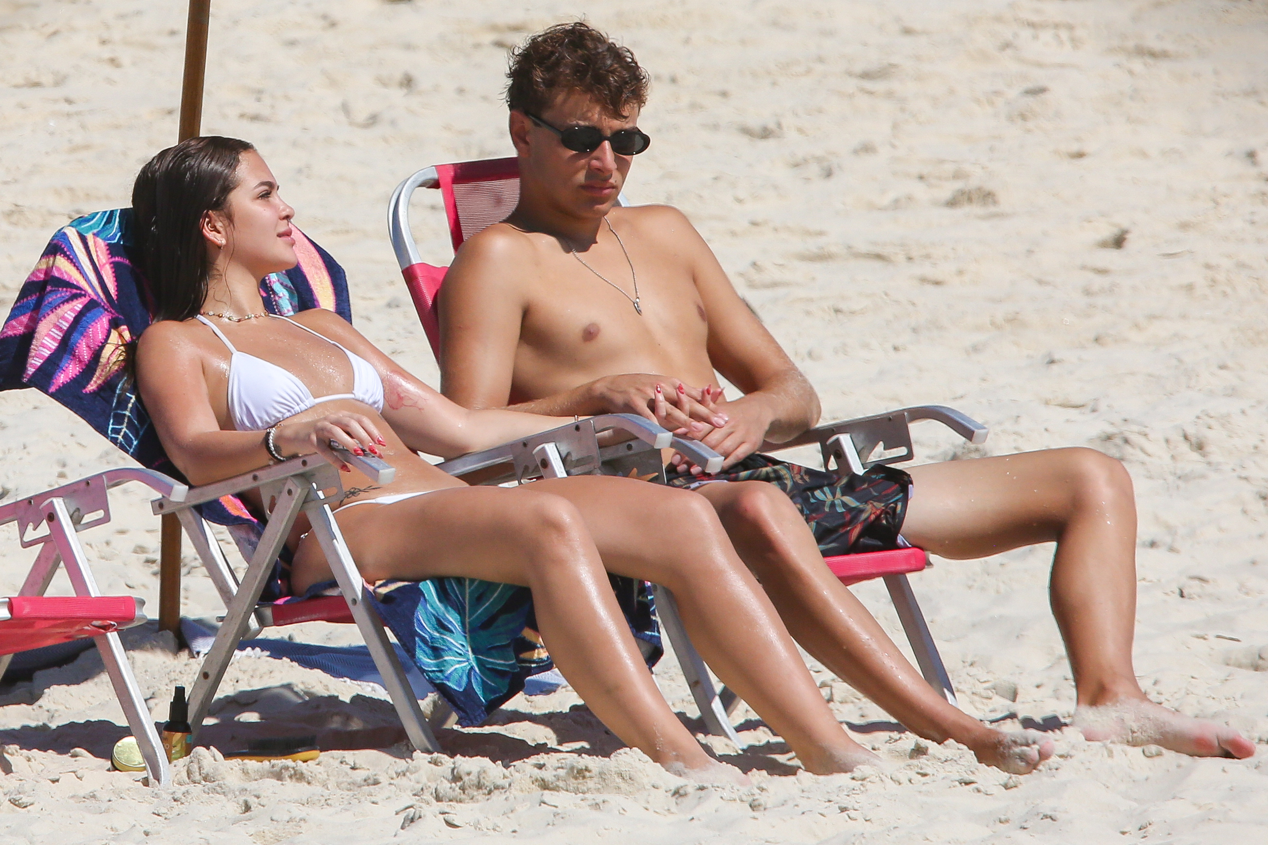 Mel Maia curte dia na praia com o namorado - Foto: Dilson Silva / AgNews