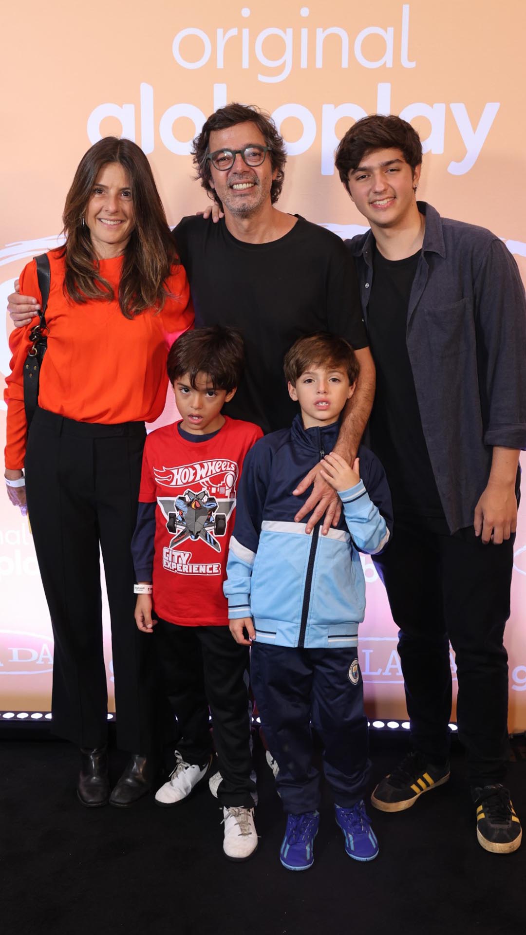 Bruno Mazzeo com a esposa e os três filhos - Foto: Daniel Pinheiro / BrazilNews
