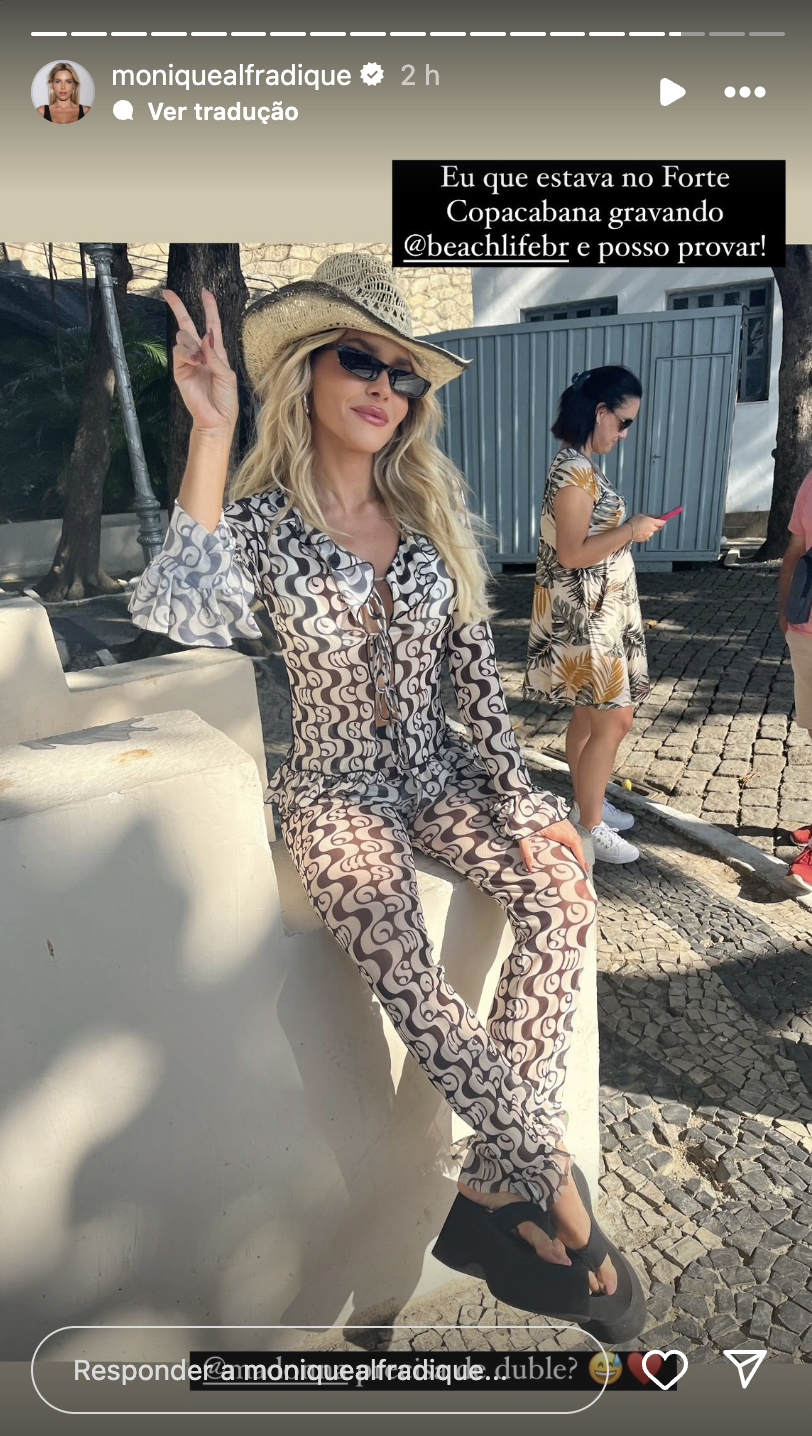 Monique Alfradique foi confundida com Madonna em Copacabana