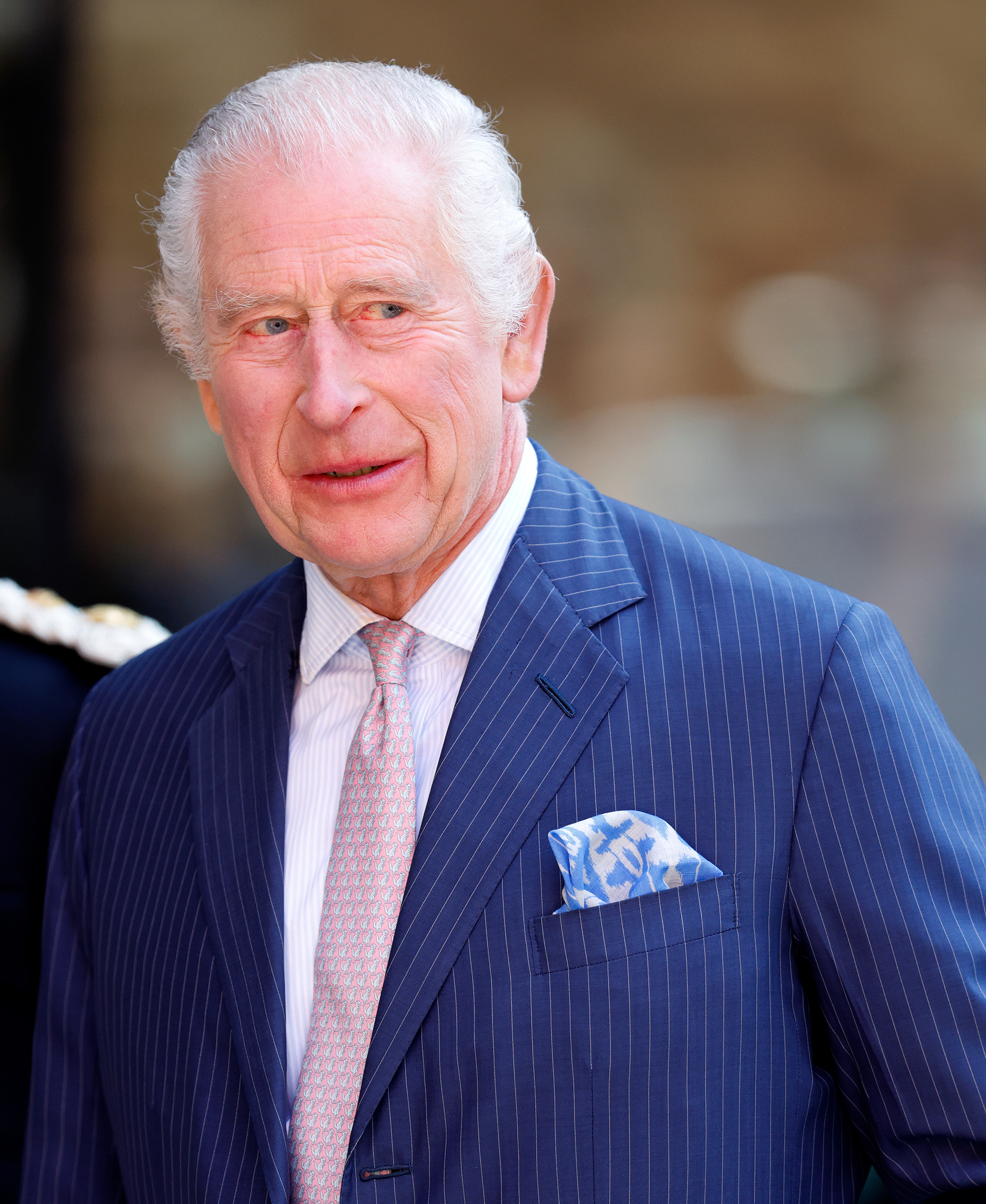 Rei Charles III usa gravata com estampa de dinossauros - Foto: Getty Images