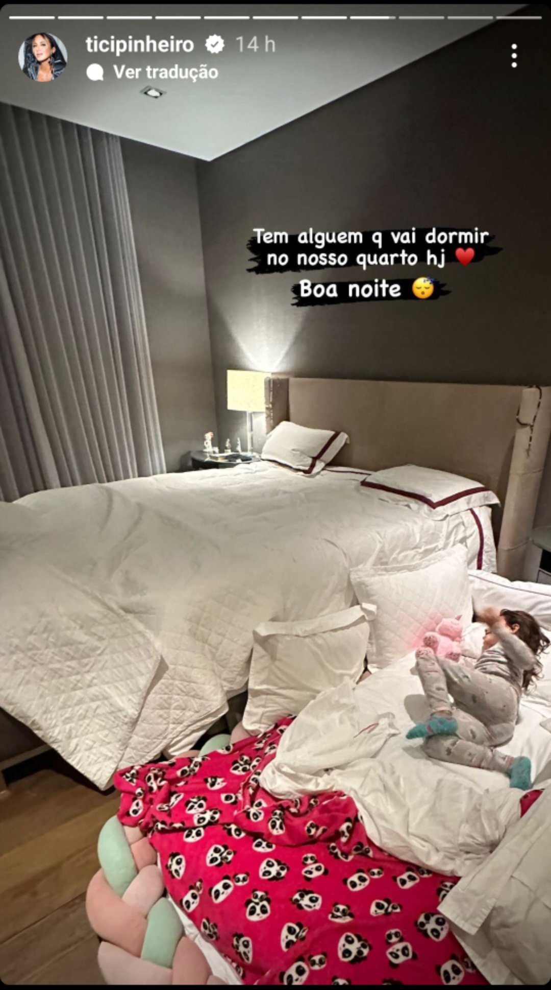 Ticiane Pinheiro mostra sua cama com César Tralli