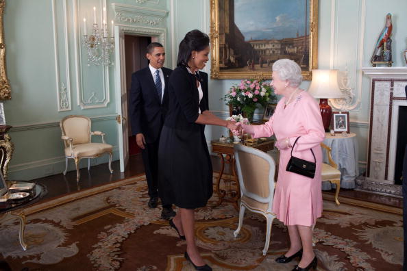 Rainha Elizabeth ll com a ex-primeira dama, Michelle Obama