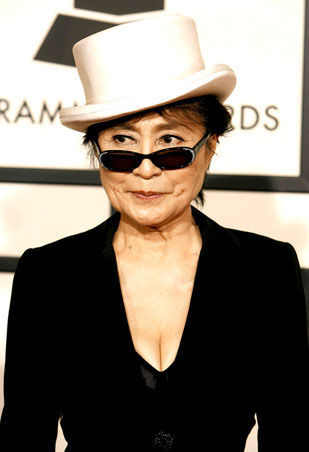 A artista Yoko Ono