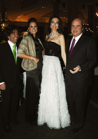 Os casais Ricardo Almeida e Agatha Felix e Iara e Carlos Jereissati