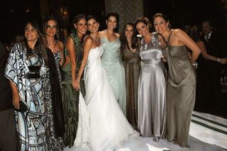 A noiva entre as madrinhas Mariana Lelis Vieira, Keka dos Santos, Sabrina Gasperin, Paula Mott, Karen Roin, Piny Montoro e Renata Nellis