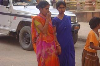 Mulheres na rua de Bodhgaya