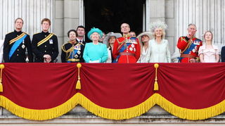 Príncipe William, Príncipe Harry, Princesa Anne, Princesa Royal, Rainha Elizabeth II, Sophie, Condessa de Wessex, Principe Philip, Duke de Edimburgo, Autumn Kelly, Camilla, Duquesa da Cornuália e Príncipe Charles