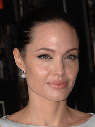 Angelina Jolie interpreta médica forense