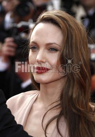 Angelina Jolie desbanca Oprah Winfrey, e é celebridade mais poderosa
