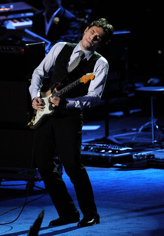 John Mayer durante apresentação no Staples Center