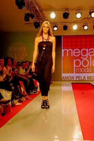 Fernanda Lima abre o Mega Polo Moda
