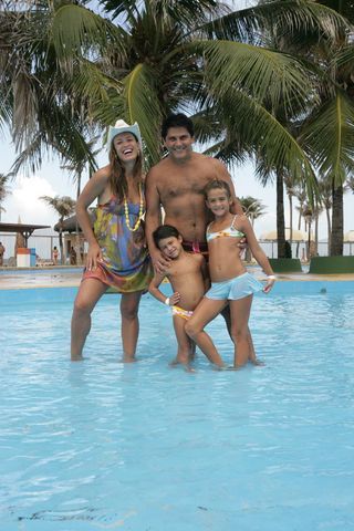 Cesar Filho, a mulher, Elaine Mickely, e os filhos Luigi e Luma