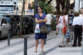 Lília Cabral pelas ruas do Leblon