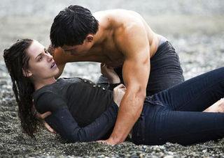 Bella (Kristen Stewart) e Jacob (Taylor Lautner) em 'Lua Nova'
