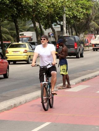 Antônio Calloni passeia no Rio