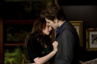 Edward (Robert Pattinson) e Bella (Kristen Stewart)