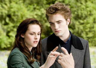 Bella (Kristen Stewart) e Edward (Robert Pattinson)