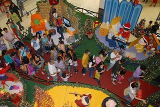 O Natal Superanimado do Shopping Metrô Tatuapé traz a Turma da Mônica Jovem, personagens de Mauricio de Sousa, na sua decoração