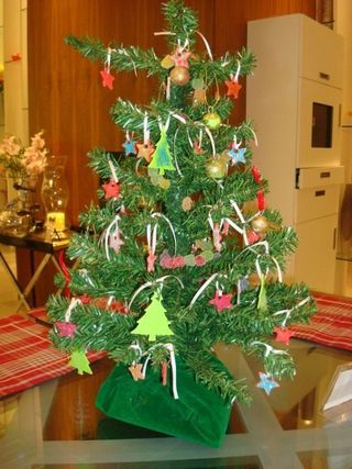 Grupo Santa Helena promove exposição de mesas e árvores decoradas para o Natal com a renda revertida para a AACC, que cuida de crianças com câncer. Esta árvore é da Andrea Guimarães e Lu Fabra