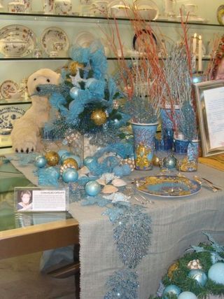 Grupo Santa Helena promove exposição de mesas e árvores decoradas para o Natal com a renda revertida para a AACC, que cuida de crianças com câncer. Esta mesa é da Conceição Cipolatti