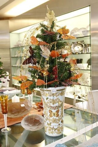 Grupo Santa Helena promove exposição de mesas e árvores decoradas para o Natal com a renda revertida para a AACC, que cuida de crianças com câncer. Esta árvore é de Fábio Arruda