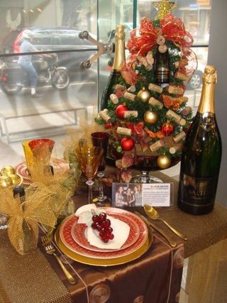 Grupo Santa Helena promove exposição de mesas e árvores decoradas para o Natal com a renda revertida para a AACC, que cuida de crianças com câncer. Esta mesa é de Fátima, Luciana e Stella Salton