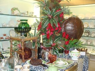 Grupo Santa Helena promove exposição de mesas e árvores decoradas para o Natal com a renda revertida para a AACC, que cuida de crianças com câncer. Esta mesa é de Vic Meirelles