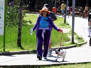 Marília Pêra com seu cachorro