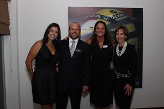 Os anfitriões da noite Betina e Adrianno Barcellos com Sonia Hess de Souza e Vivianne Senna