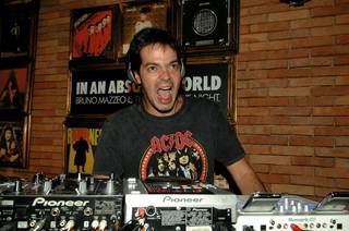 Bruno Mazzeo em noite de DJ