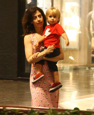Fernanda Torres com o filho Antônio