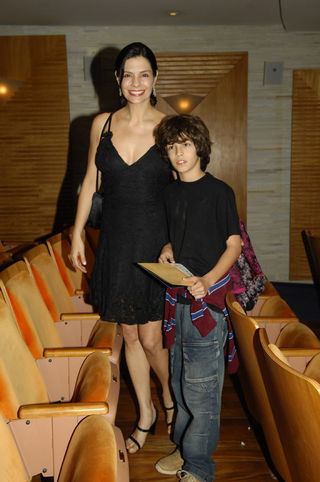 Helena Ranaldi e o filho Pedro