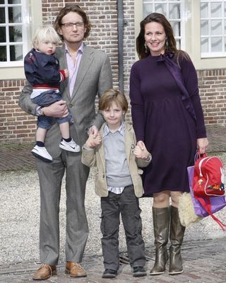 Príncipe Pieter Christian com a mulher Anita e os filhos Emma e Benjamín