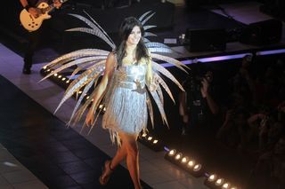 Isabeli Fontana na passarela do Monange Dream Fashion Tour, em Salvador, na Bahia