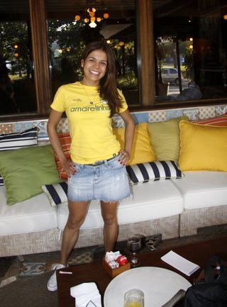 Nívea Stelmann veste verde e amarelo para torcer para o Brasil