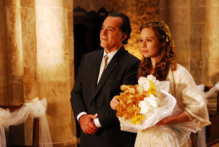 Clara (Mariana Ximenes) e Totó (Tony Ramos) se casam