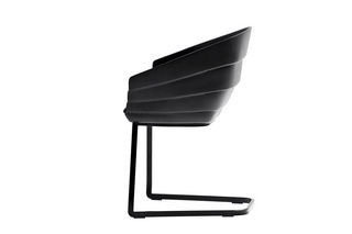 Da designer Patricia Urqueda, a cadeira Rift é inspirada nas placas tectônicas e feita de poliuretano e aço inoxidável, Moroso, moroso.it