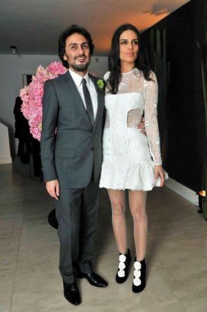 A modelo Cassia Ávila, de vestido Reinaldo Lourenço e botas Chanel, e o joalheiro Jack Vartanian, em São Paulo