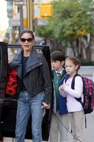 Catherine Zeta-Jones e os filhos, Dylan e Carys
